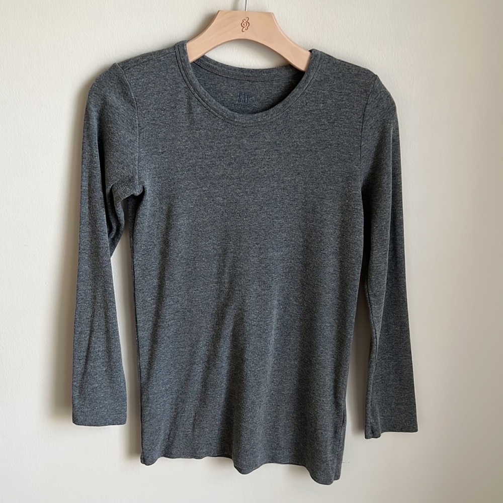 (3) Gap Maternity long sleeve T-shirt BUNDLE